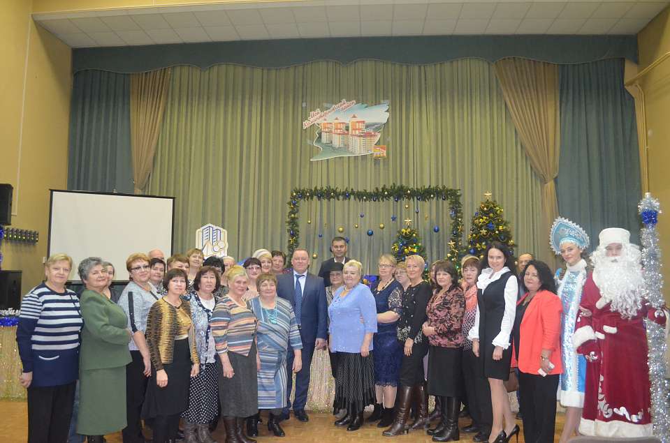 В Коминтерновском районе поздравили с Новым годом председателей комитетов ТОС