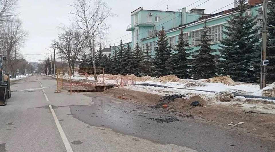 В Воронеже в месте, где провалились в яму три машины, заменят коллектор