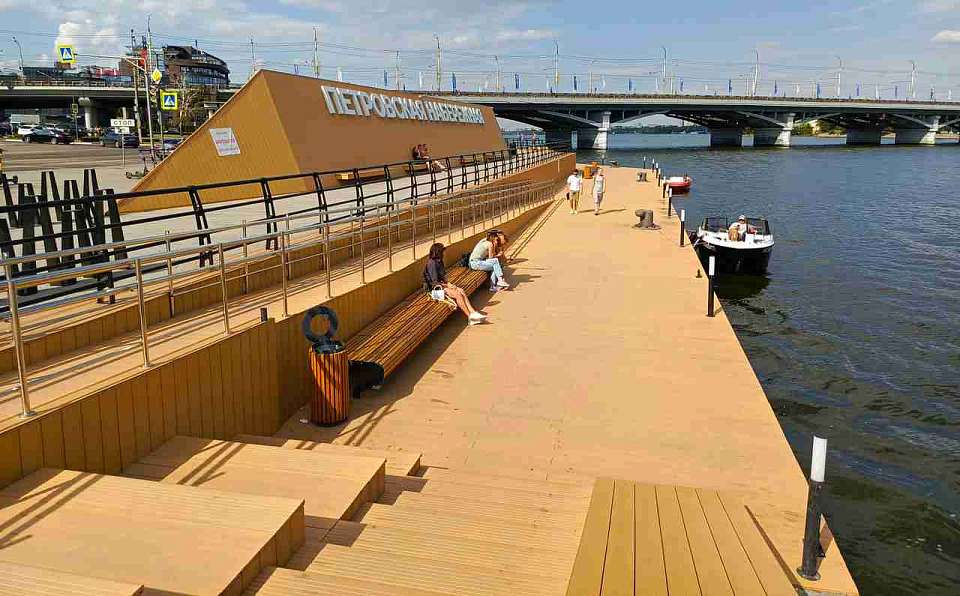 Мэрия Воронежа разбирается с проблемными подрядчиками на Петровской набережной