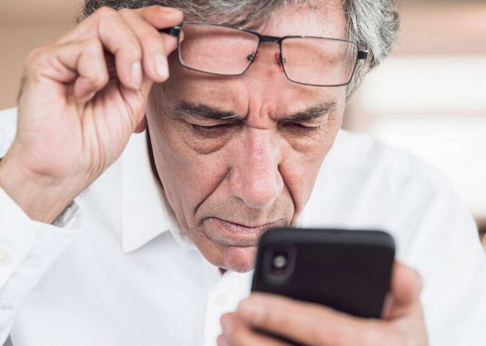 Свои сбережения, жены и деньги от продажи авто перевёл мошенникам 65-летний воронежец