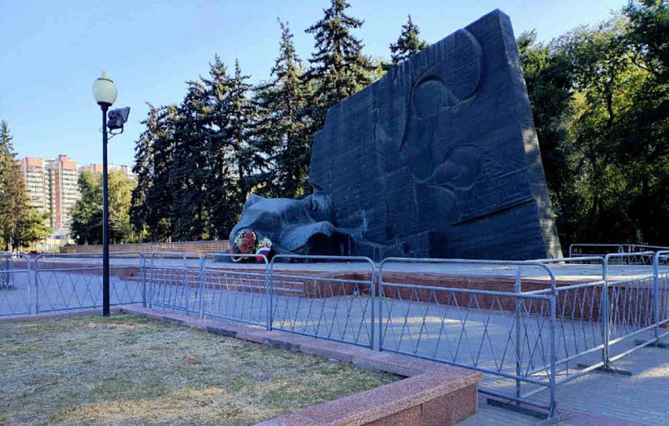 На некачественный ремонт памятника Славы в Воронеже отреагировали власти