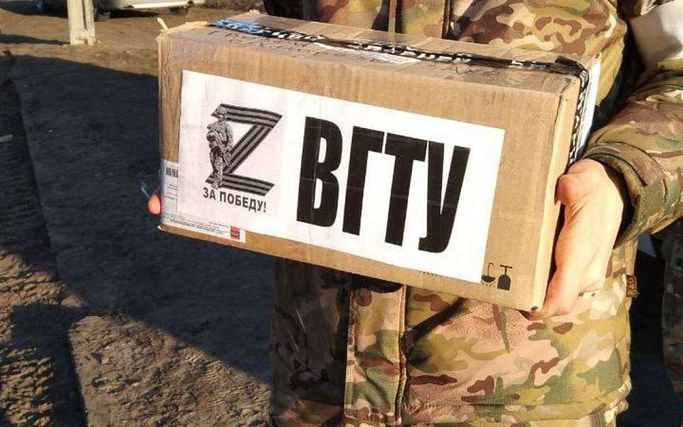 Студенты Ленинского района продолжают активно помогать защитникам Родины