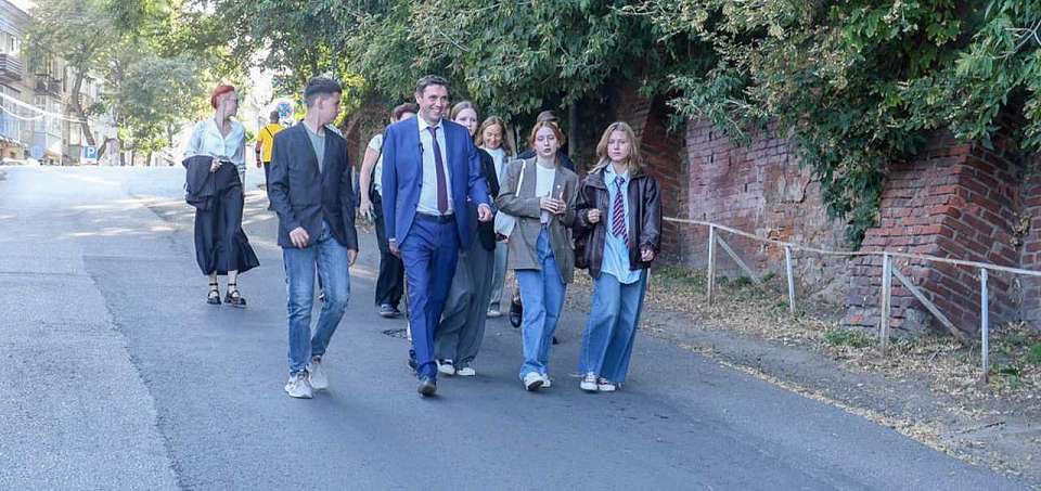 Во время прогулки с мэром Воронежа по городу школьники накидали ему ряд любопытных идей