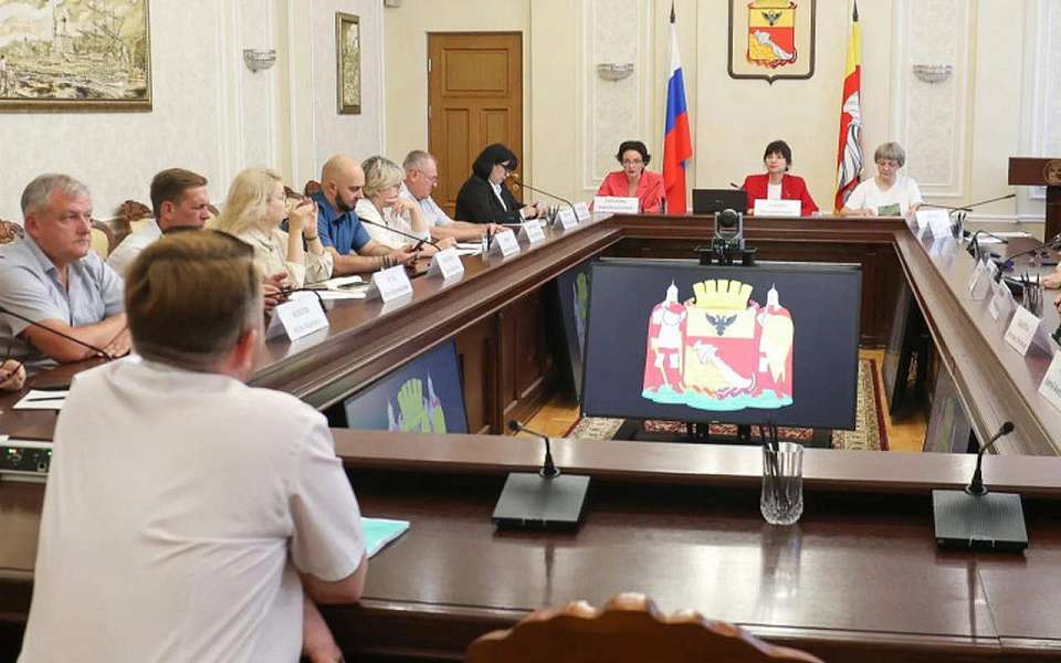 Вопросы нелегальной занятости и задолженности по заработной плате рассмотрели в мэрии Воронежа  