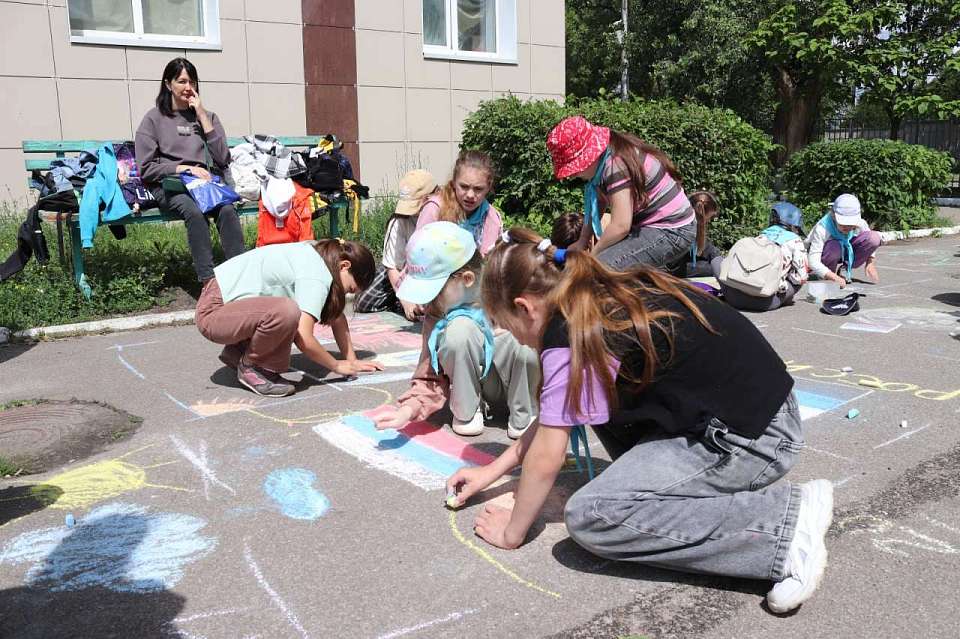 В Левобережном районе прошел конкурс рисунков в рамках летней кампании «Наш общий дом - Россия»