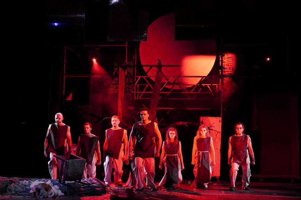 Донецкий молодежный театр показал в Воронеже спектакль «Шахтерская дочь»