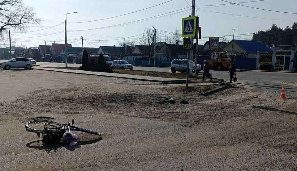 Пенсионер на велосипеде умер после ДТП с иномаркой в Воронежской области