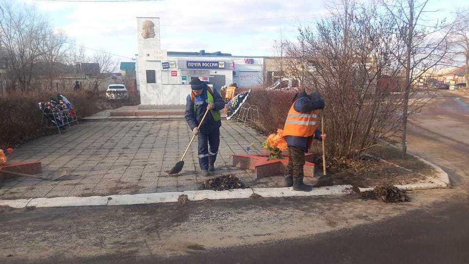 На воинских захоронениях Железнодорожного района поддерживают порядок
