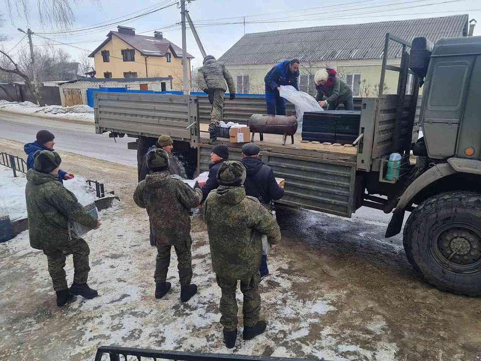 В Коминтерновском районе Воронежа собрали подарки ко Дню защитников Отечества для воинов СВО