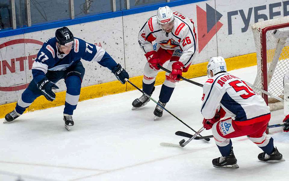 «Буран» на воронежской площадке пропустил четыре безответные шайбы от «Ижстали» 