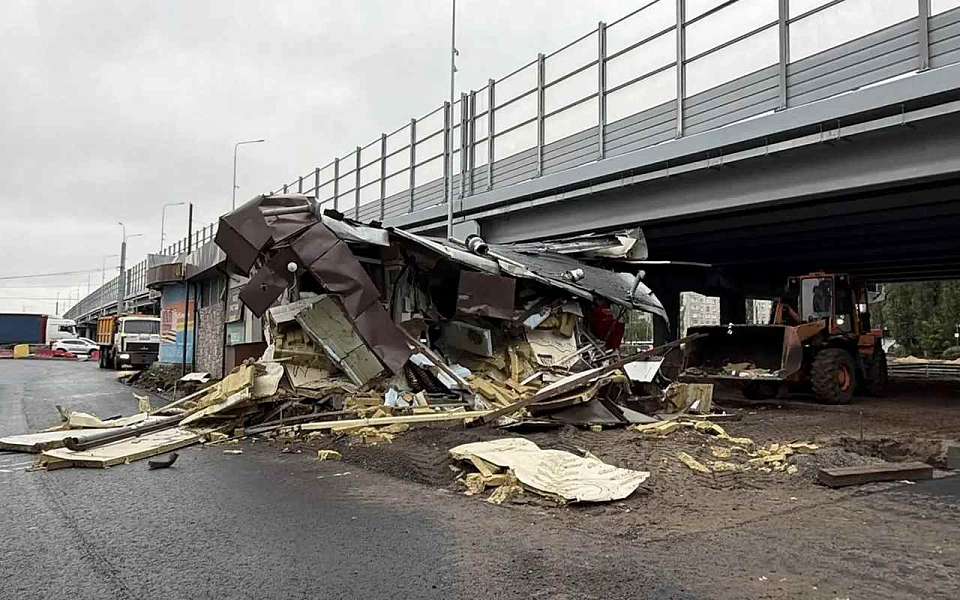 Снос павильона на Остужевской развязке начали утром в Воронеже