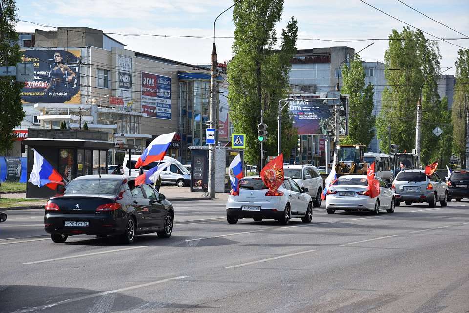Воспитанники Воронежской кадетской школы имени А.В. Суворова, их родители и преподаватели приняли участие в автопробеге «Салют Победе!»