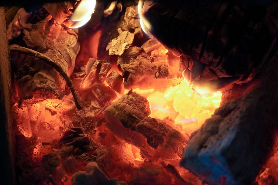 В ночном пожаре в Воронеже погиб мужчина и пострадали трое детей