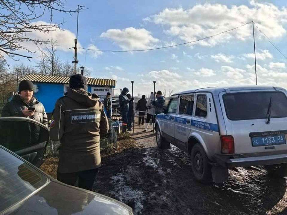 Экологов и полицию не пустили мусорщики на свалку в Воронежской области