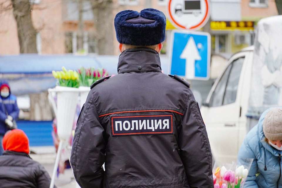 Полиция начала поиск воронежца, ударившего ребенка в сквере в центре города