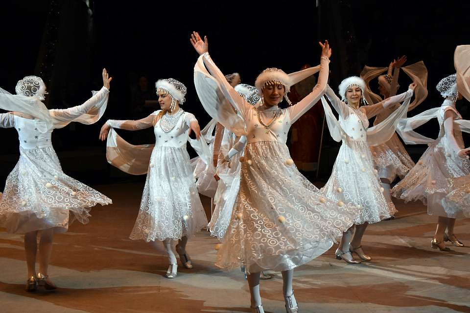 В Ленинском районе состоялось открытие ёлки