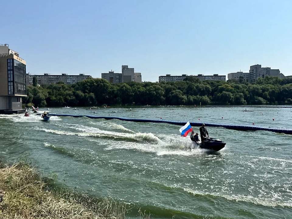 В Воронеже с размахом отметили День Государственного флага