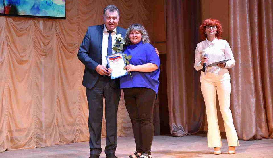 С предстоящим профессиональным праздником поздравили социальных работников Железнодорожного района