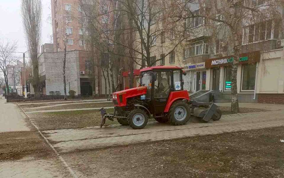 Комбинат благоустройства Левобережного района продолжает уборку улично-дорожной сети
