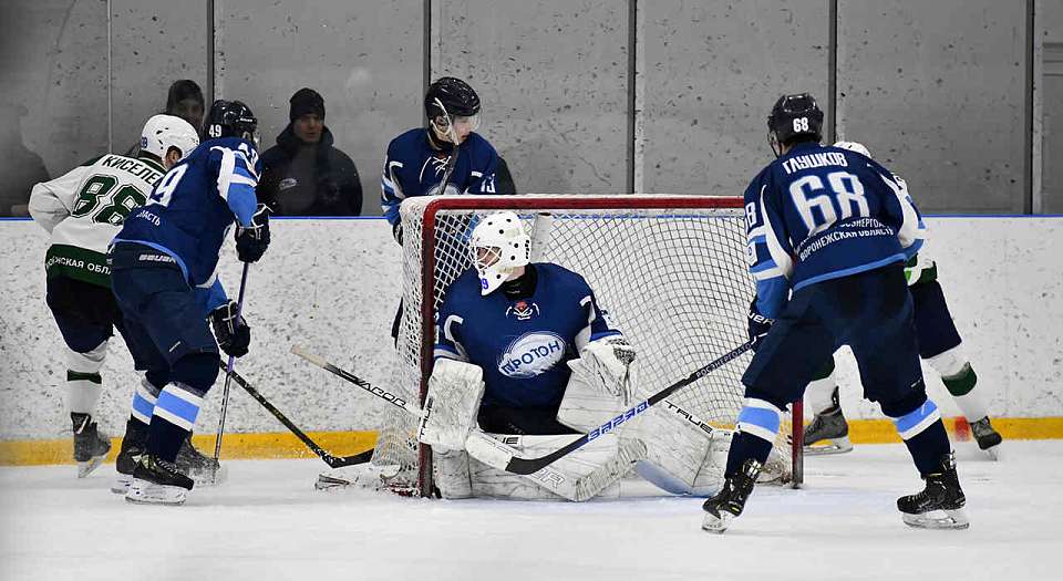 Нововоронежский «Протон» сократил отставание в серии матчей с «ЭкоНивой-Бобров»