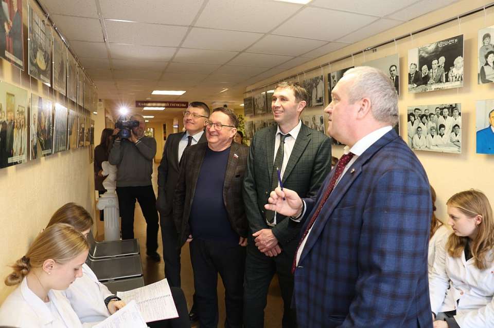 Мэр Воронежа посетил медуниверситет имени Бурденко