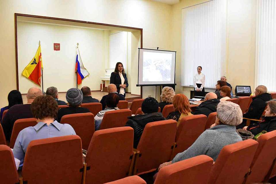 В Ленинском районе поздравили председателей уличных комитетов с Новым годом