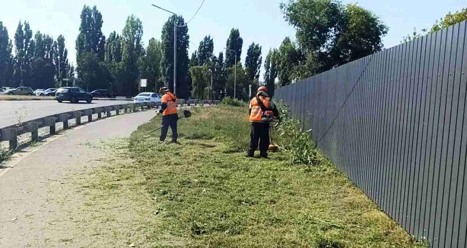 За кулисами порядка: как проходит очередная трудовая неделя комбината благоустройства Железнодорожного района?