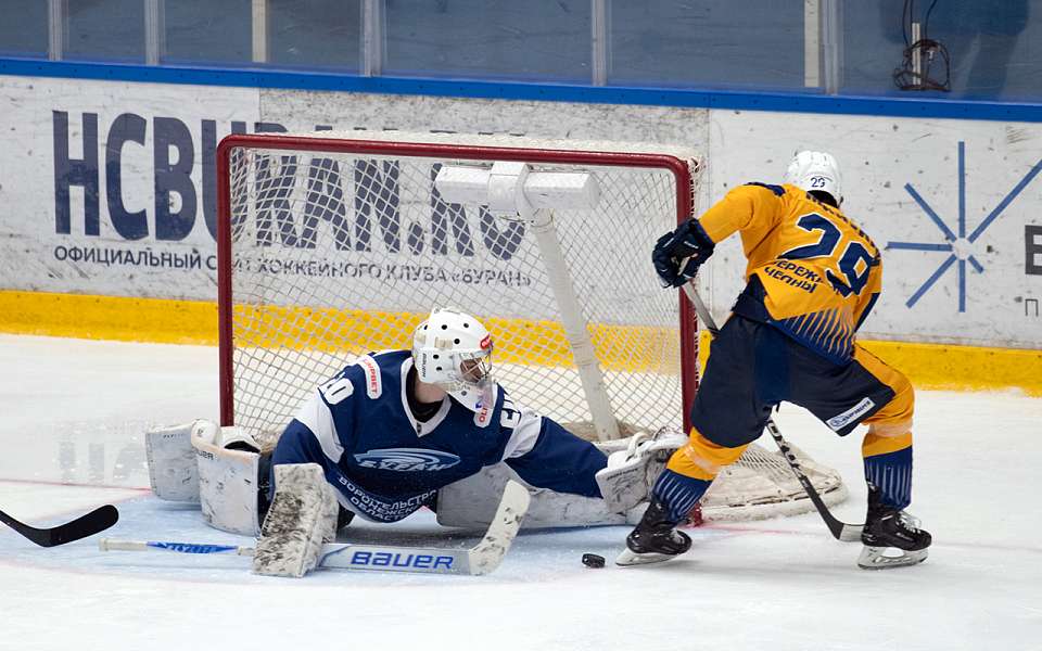 Пропустив шесть шайб, «Буран» в Воронеже проиграл «Челнам»