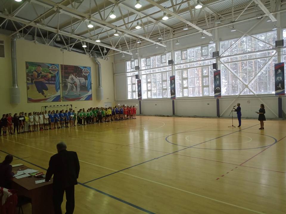 Коминтерновцы привезли победу со спартакиады по гандболу в  Павловске