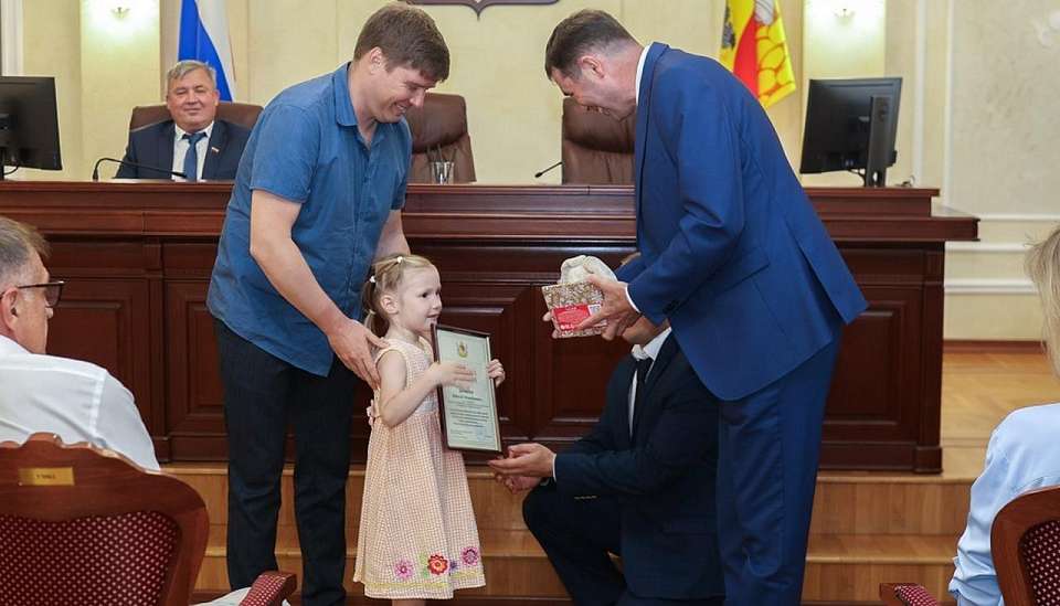 Работников сферы спорта с наступающим Днём физкультурника поздравил мэр Воронежа