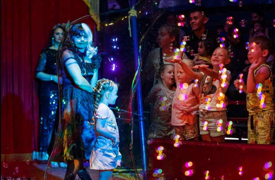 Воронежскую детвору искупают в мыльных пузырях