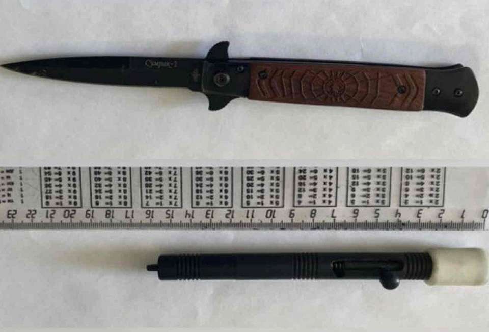 У входа в воронежский суд задержали мужчину с ножом и сигнальной ракетой