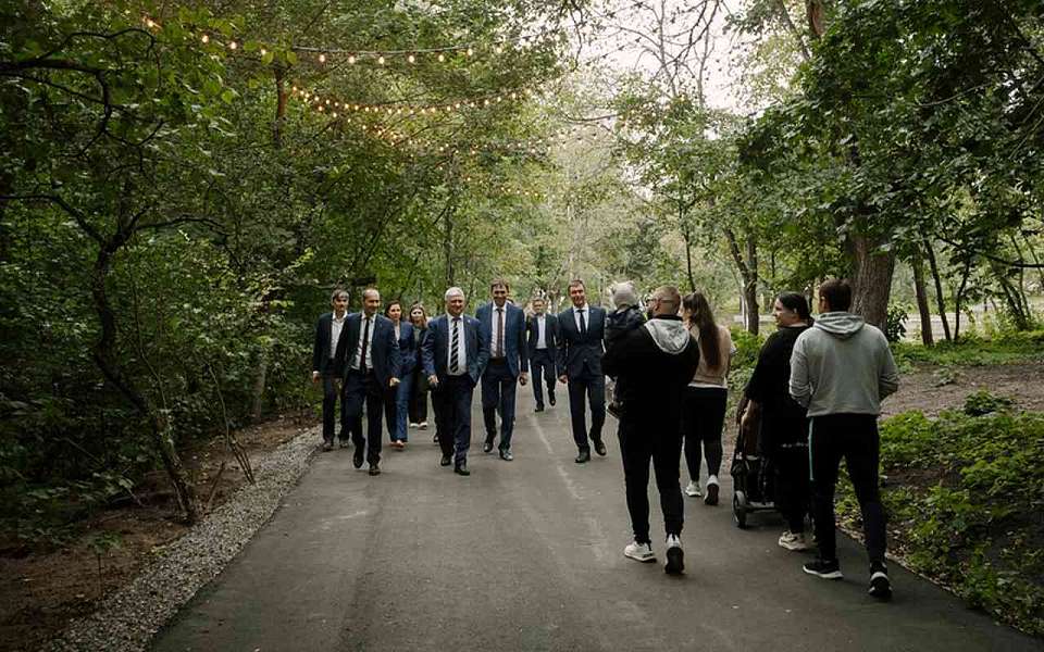 Строительство зоны отдыха в воронежском микрорайоне Шилово оценил губернатор Александр Гусев