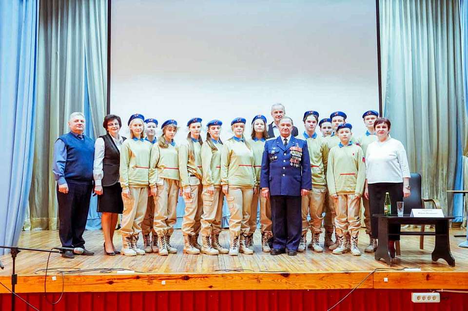 Герои России и Советского Союза со всей страны провели в воронежских школах Урок Мужества