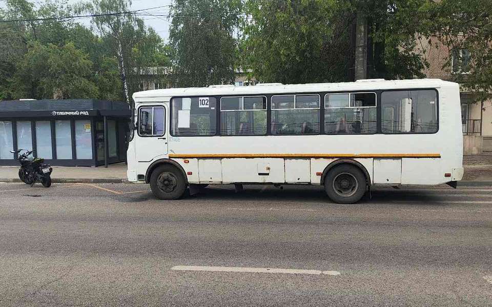 Подросток на мотоцикле сбил женщину и ребенка на переходе в Воронеже