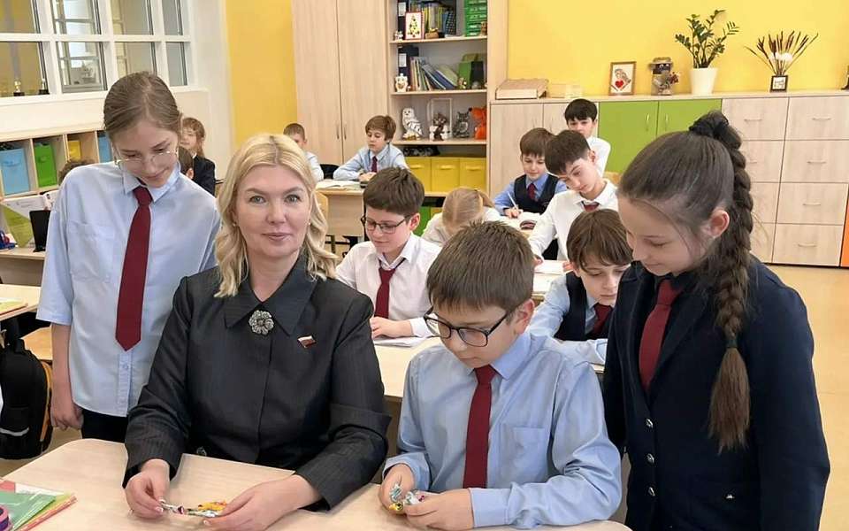 Молодые политики провели мастер-класс для школьников Центрального района