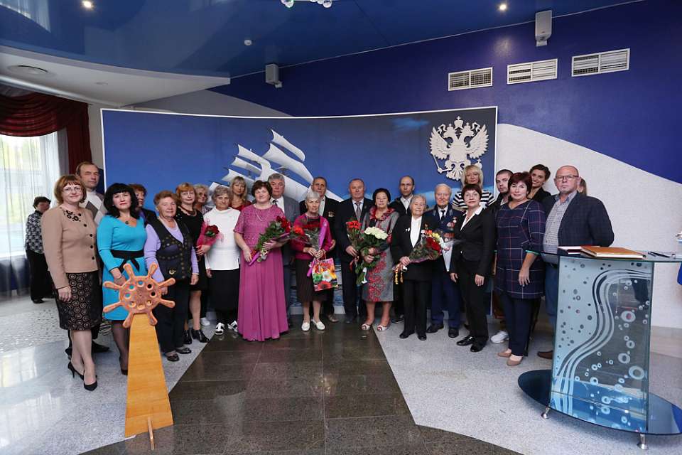 В Железнодорожном районе Воронежа поздравили рекордсменов по продолжительности семейной жизни