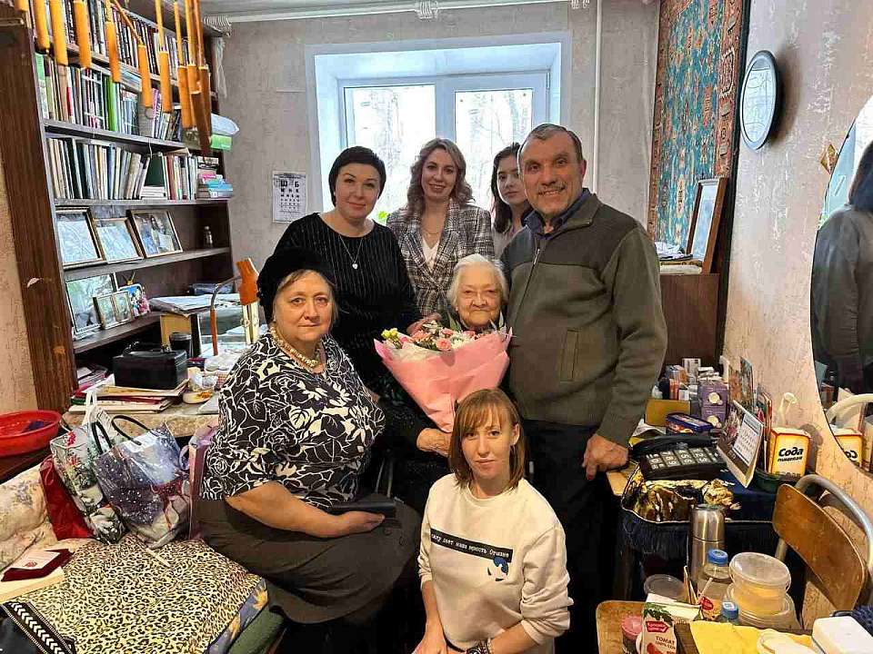 В Коминтерновском районе поздравили участников войны, переживших блокаду Ленинграда