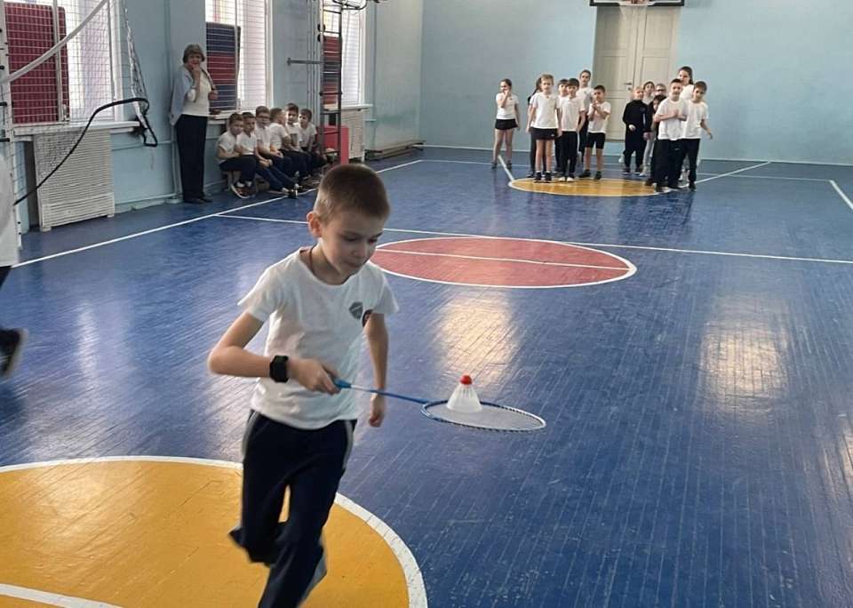 В Ленинском районе развивают школьный спорт