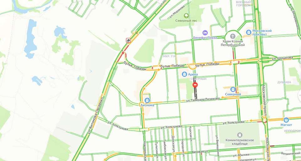 Пробка из-за ДТП образовалась на ул. Антонова-Овсеенко в Воронеже