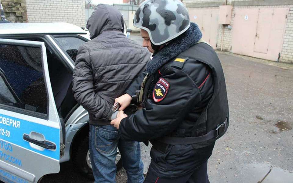 За поджог полицейской машины в Оренбурге задержали воронежского студента