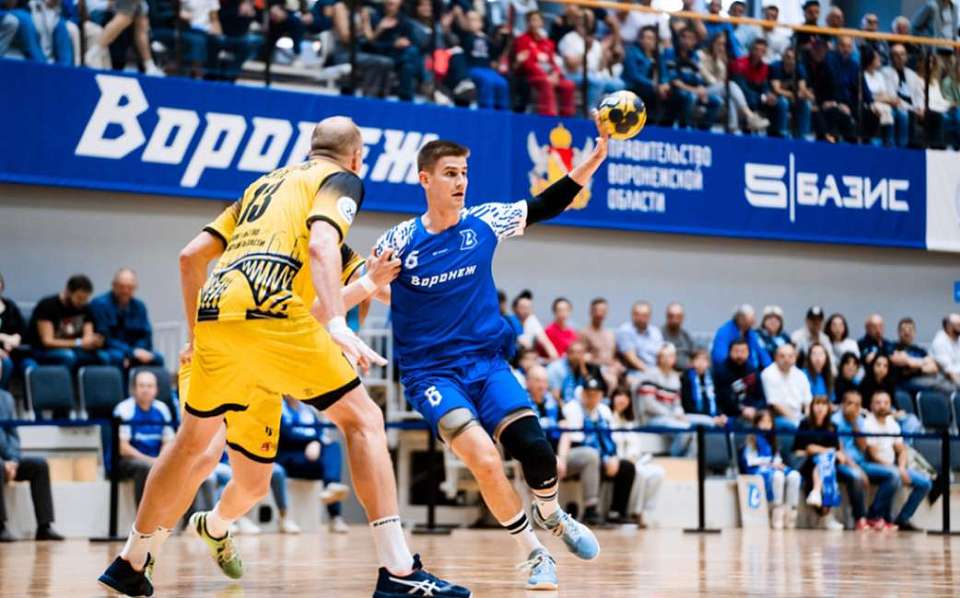 Победу в первом домашнем матче Суперлиги одержали гандболисты «Воронежа» 