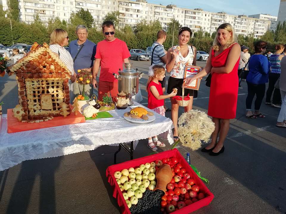            Коминтерновцы отметили День района