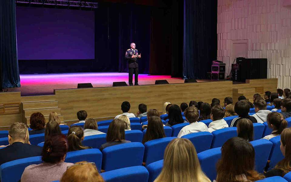 Как прошла встреча бойца группы «Альфа» с воронежскими старшеклассниками