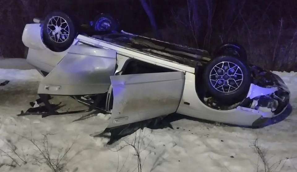 В Воронежской области 19-летнего водителя занесло и машину опрокинуло, четверо пострадали