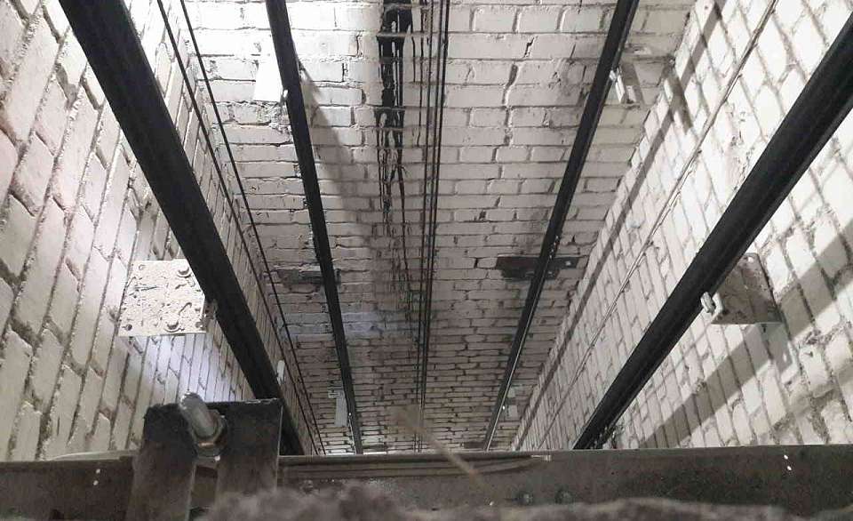 Семьям погибших в шахте лифта воронежских монтажников выплатят страховку