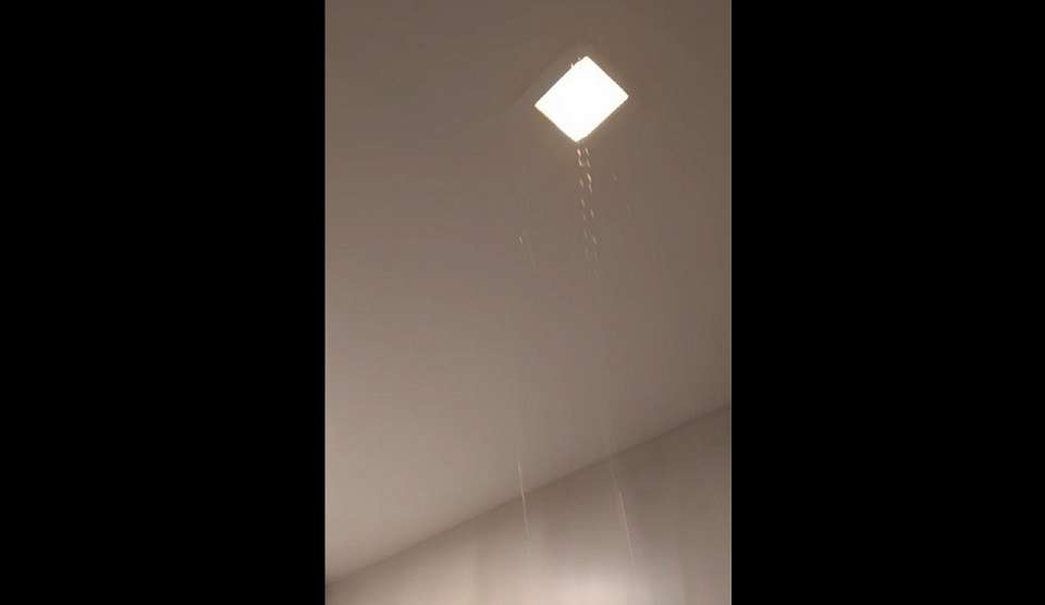 Затопленной оказалась квартира в Воронеже после ремонта теплотрассы