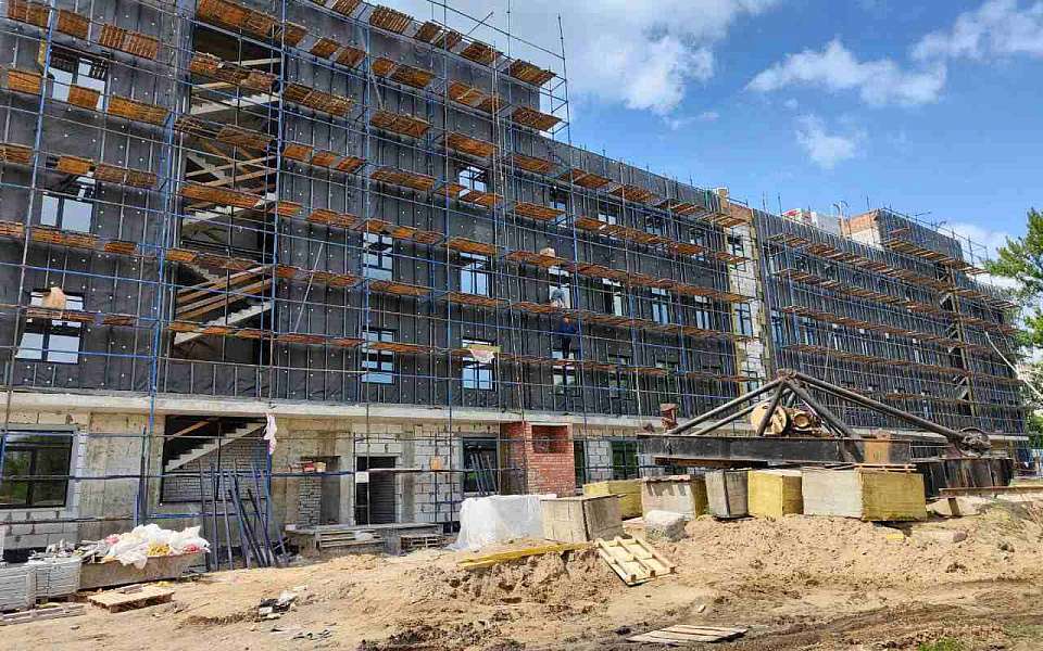 Готовность строящейся поликлиники в Масловке в 60% оценил воронежский губернатор