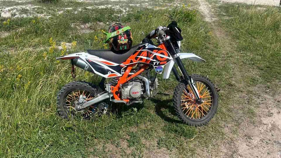 При съезде с горы 12-летний мотоциклист врезался в «Ладу» в Воронежской области