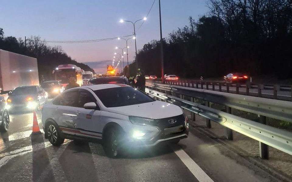 Автомобилист из Липецка пострадал в массовом ДТП на трассе М-4 под Воронежем